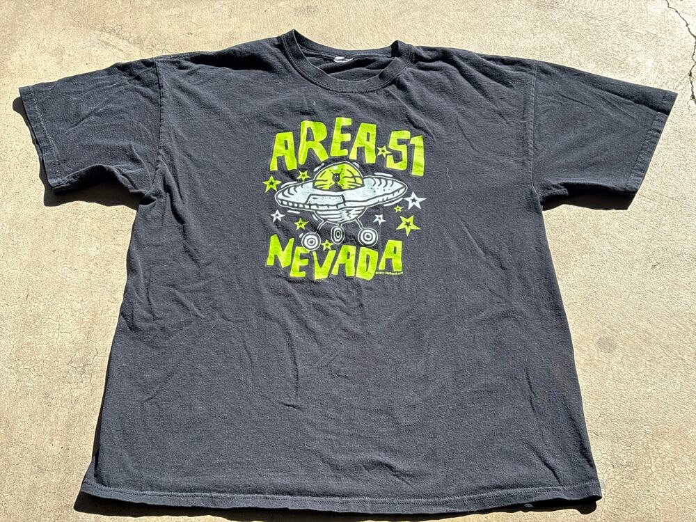 Vtg 2011 Area 51 Nevada Alien UFO graphic tee XL faded black shirt 23x29